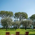 Elena Villa *